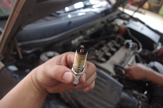 更换火花塞.jpg